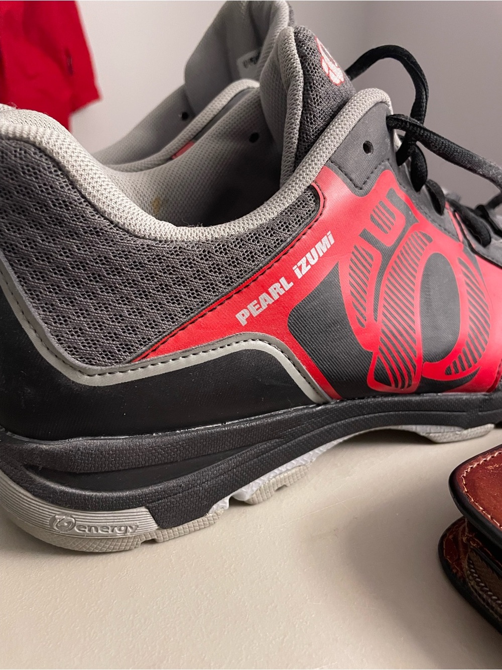 Pearl Izumi Men’s Gray and Red Athletic Cycling Shoes